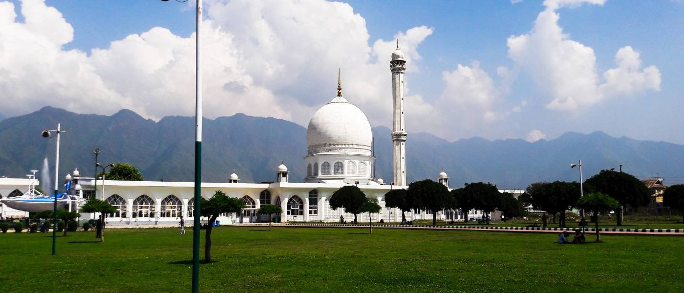 Affordable Kashmir Family Tour Package