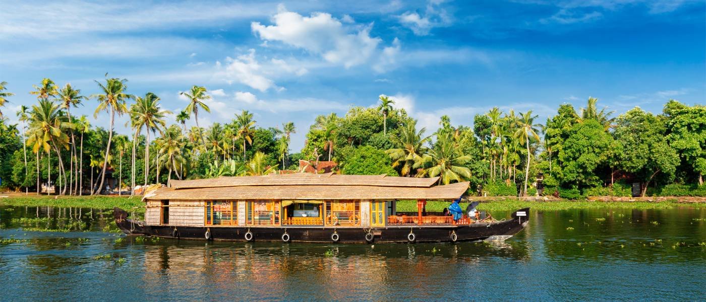 Kerala Honeymoon Tour Package with Houseboat Stay